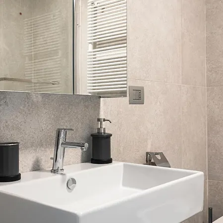 아파트 Wide And Bright Two Bedroom Apartment- Via Freguglia 밀라노