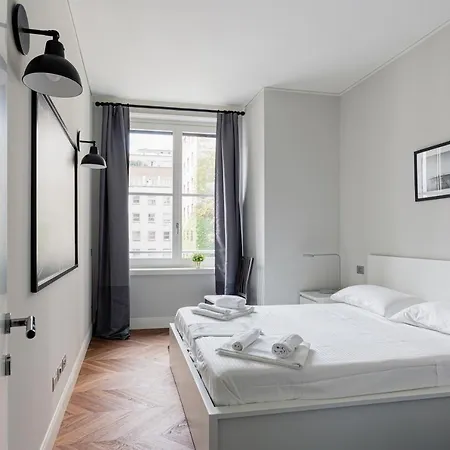 아파트 Wide And Bright Two Bedroom Apartment- Via Freguglia 밀라노