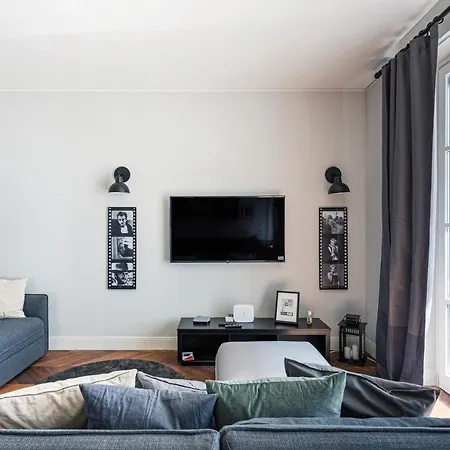 Wide And Bright Two Bedroom Apartment- Via Freguglia * 밀라노