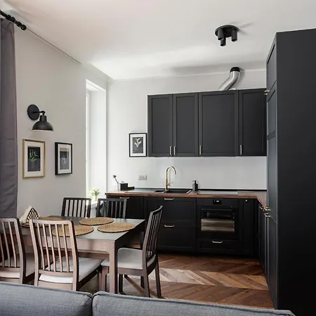 Wide And Bright Two Bedroom Apartment- Via Freguglia 밀라노